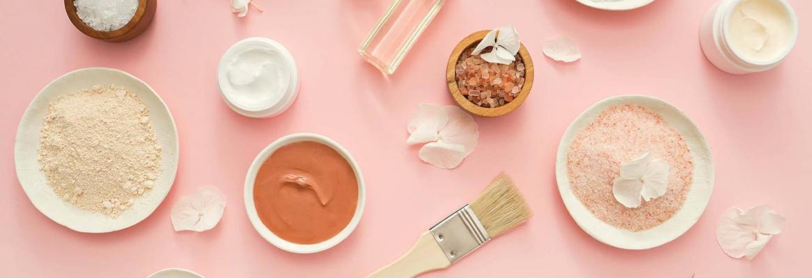 Cмешиванием пищевых добавок, косметических ингредиентов и фармацевтических препаратов